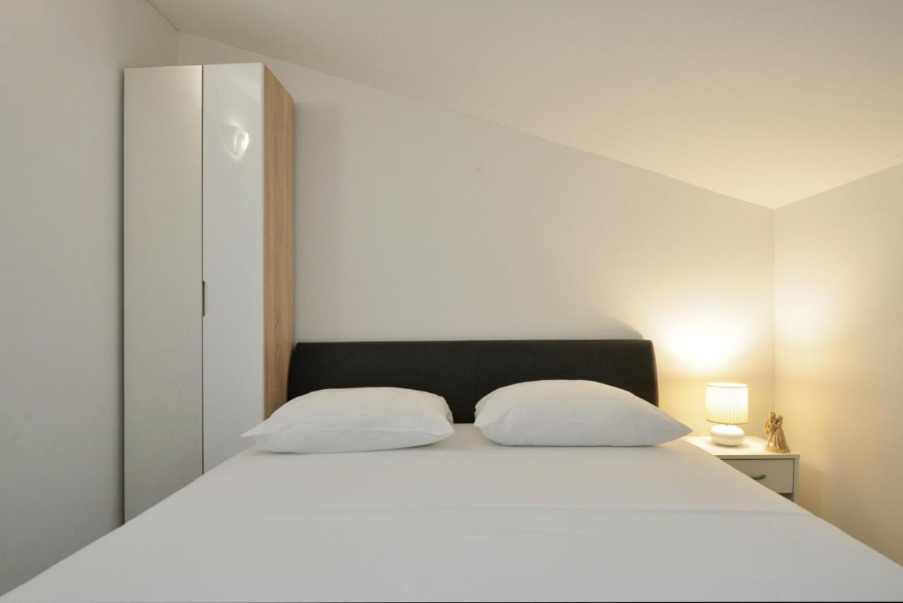 Apartmani Vedrana, ムルテル エクステリア 写真