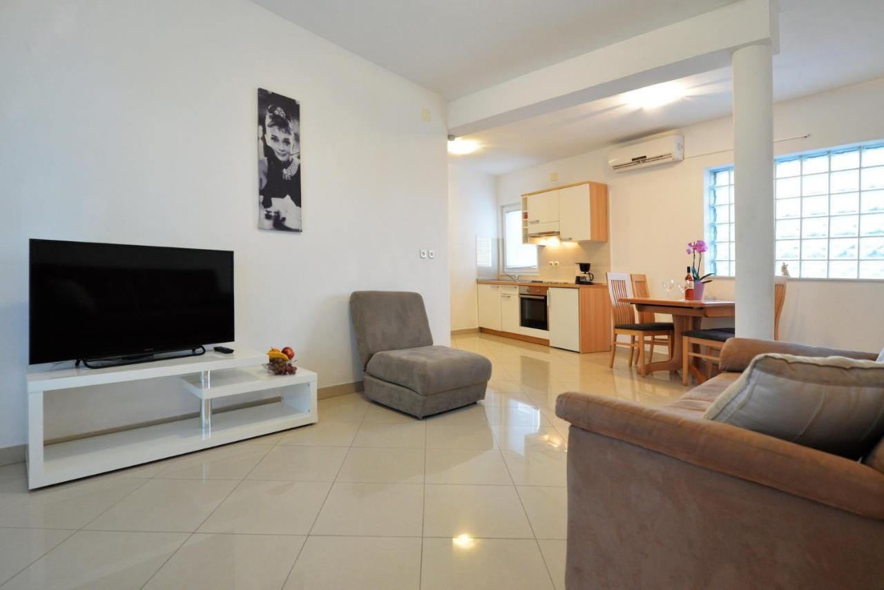 Apartmani Vedrana, ムルテル エクステリア 写真