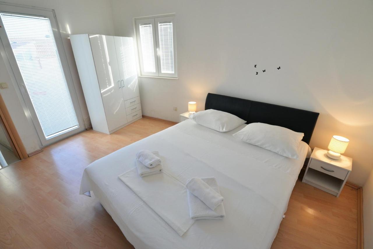 Apartmani Vedrana, ムルテル エクステリア 写真