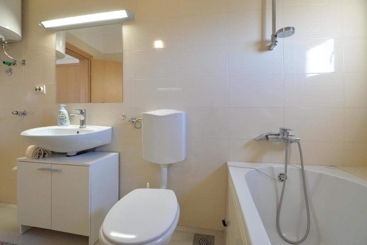 Apartmani Vedrana, ムルテル エクステリア 写真