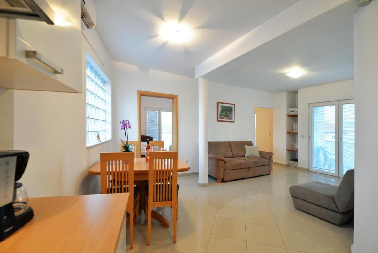 Apartmani Vedrana, ムルテル エクステリア 写真