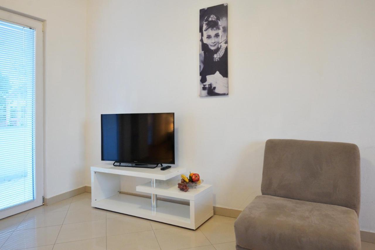 Apartmani Vedrana, ムルテル エクステリア 写真